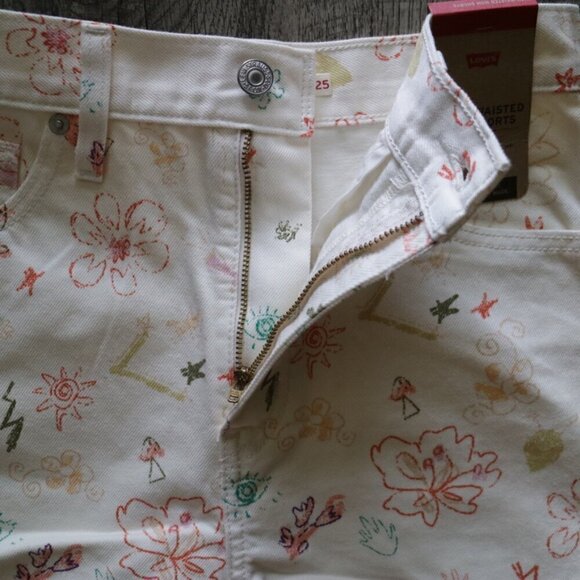 NWT Levi's High Rise Relaxed Mom Cream Denim Jean Shorts Space Doodle - Picture 8 of 16